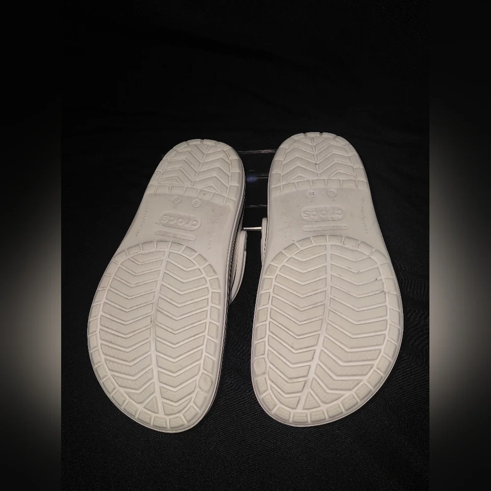 CROCS Classic White Clogs with Black Stripe Sz M6 - W8